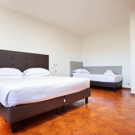 Cdh Hotel Modena Esterno foto