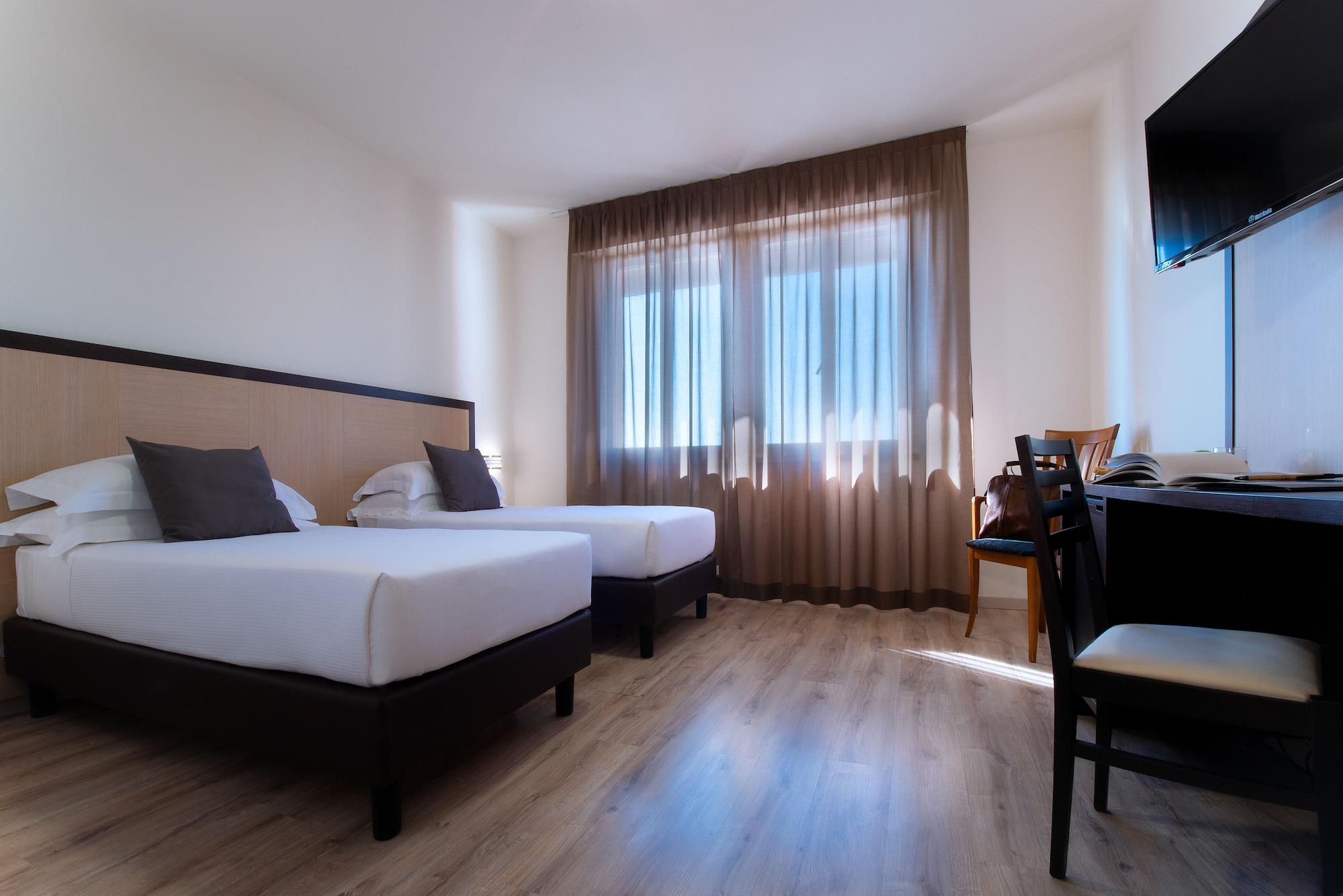 Cdh Hotel Modena Esterno foto