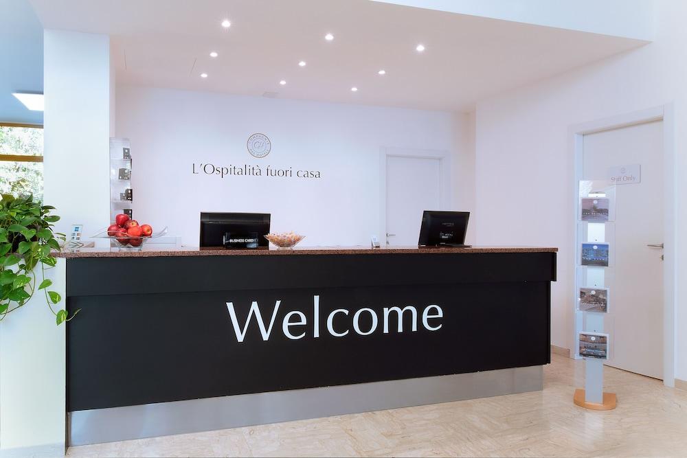Cdh Hotel Modena Esterno foto