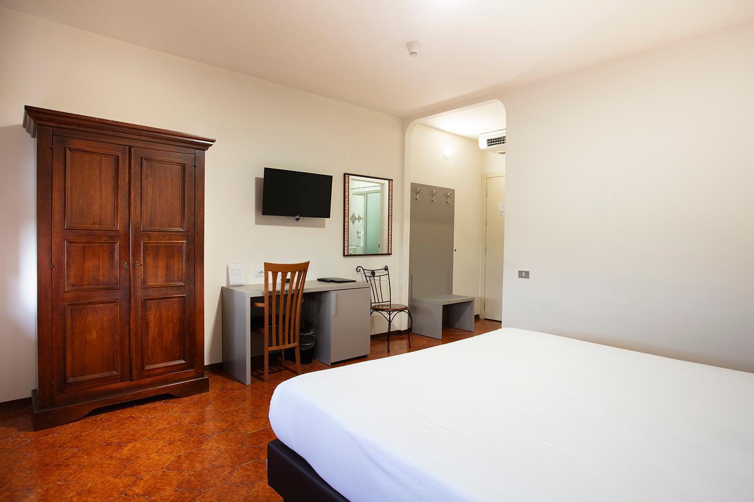Cdh Hotel Modena Esterno foto