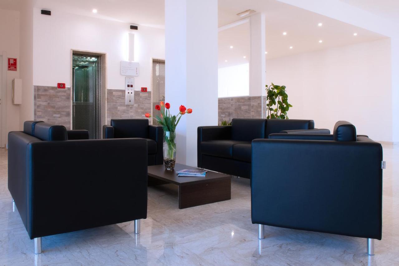 Cdh Hotel Modena Esterno foto